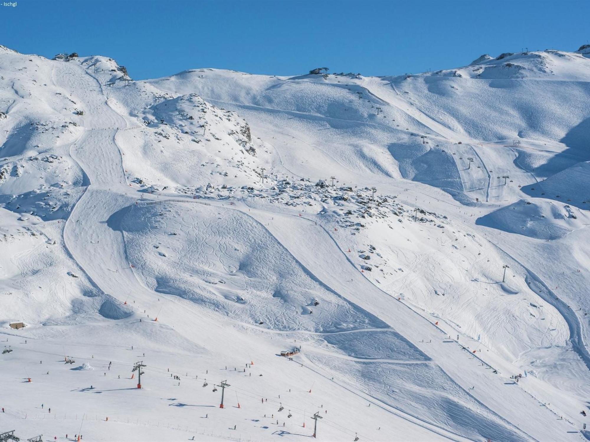 Land On The Kppl Mountain Chains Kappl  Eksteriør bilde